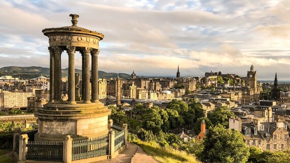 What to do in Edinburgh, Scotland - A view from Dugald Stewart Monument on Calton Hill over Edinburgh city (© Kate Bielinski)