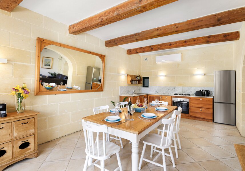 Dar ta' Censina kitchen and dining