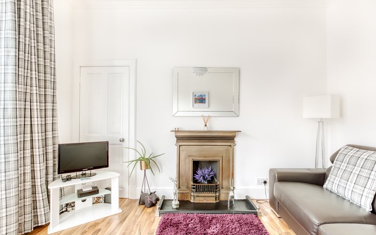 London_Rd-29 - Living room area with striking original fireplace in Edinburgh holiday let London_Rd-29 - Living room area with striking original fireplace in Edinburgh holiday let