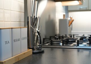 Modern Kitchen Facilities – Edinburgh Apartment