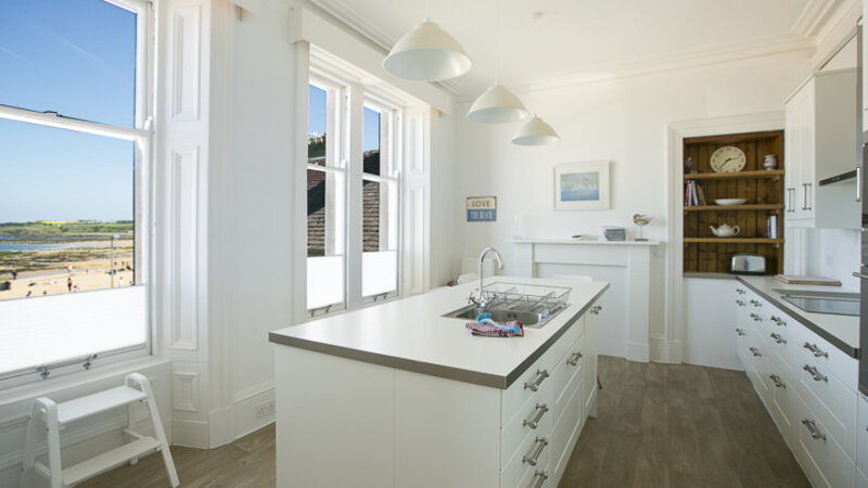 Linda Vista, large holiday home in North Berwick, Sleeps 10 - Kitchen with a view (© Coast Properties)