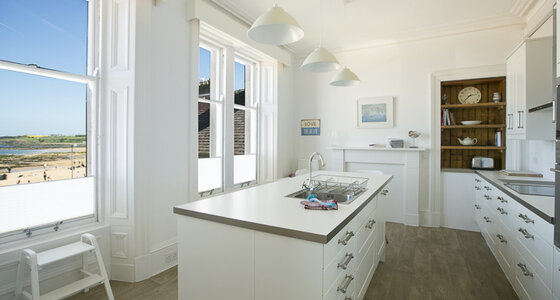 Linda Vista, large holiday home in North Berwick, Sleeps 10 - Kitchen with a view (© Coast Properties)