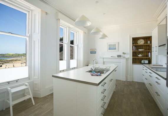 Linda Vista, large holiday home in North Berwick, Sleeps 10 - Kitchen with a view (© Coast Properties)