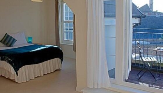 Scottish holiday homes with terraces - Terrace with table and chairs leading off the main bedroom.