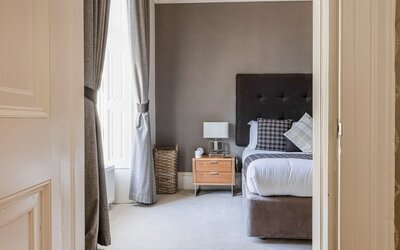 4-web-or-mls-242 West George Street MacKintosh Apartment_4 - Inviting bedroom with plush bedding for a restful night’s sleep