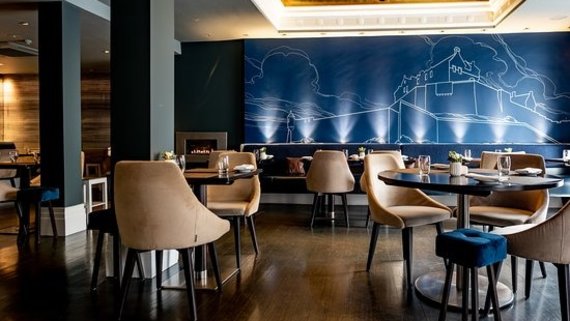Eat at Castle Terrace (© castleterracerestaurant.com) Eat at Castle Terrace (© castleterracerestaurant.com)