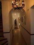 Ground floor hallway to bedrooms p1014841