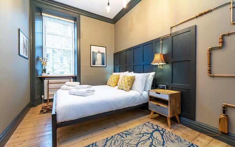 done-1 - Stylish double bedroom with feature lighting in Edinburgh holiday home. done-1 - Stylish double bedroom with feature lighting in Edinburgh holiday home.