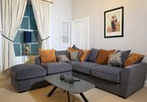 Spacious Living Room for Groups – Edinburgh Stay