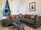 Spacious Living Room for Groups – Edinburgh Stay - Large, comfortable living space designed for corporate groups, families and friends enjoying a relaxing Edinburgh city break.