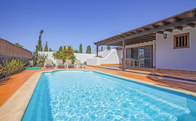 Villa with pool Playa Blanca