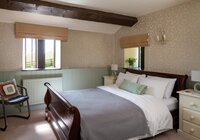 sleigh bedroom