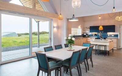 Bright Kitchen and Dining Room in a Holiday Stay - Enjoy a big family meal in this lovely dining room connected to the kitchen