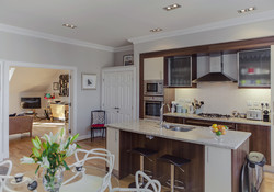 Well-Equipped, Family-Friendly Kitchen & Dining Area