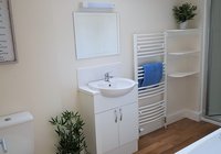 Alainn Eve family bathroom