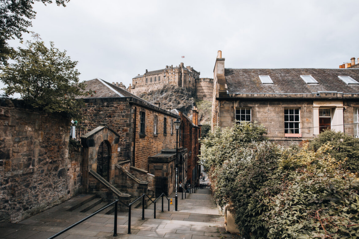 26 Conference of Parties stay in Edinburgh accommodation (© connor-mollison-unsplash)