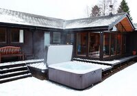 4 bed lodge with hot tub