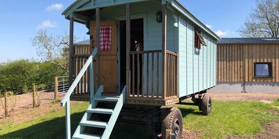 IMG_6356 - The Showman's Wagon
Sleeps 2 in bunk beds.
Has wood burning stove and stunning views.
1 night minimum booking possible.
