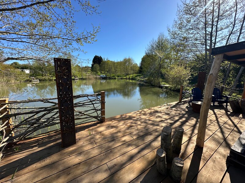 lake view fishing peg