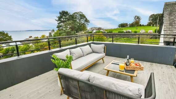 Terrace Retreat with Breath-taking Sea Views - Unwind in this cosy terrace seating area while soaking in uninterrupted, breath-taking sea views