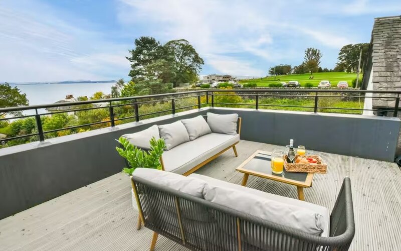 Terrace Retreat with Breath-taking Sea Views - Unwind in this cosy terrace seating area while soaking in uninterrupted, breath-taking sea views