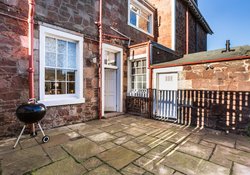 Firth View, beachfront holiday home East Lothian