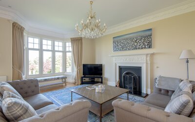 Lounge of St Aidans in North Berwick - Light and spacious living room with fireplace