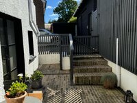 Gorgeous courtyard & parking area 2