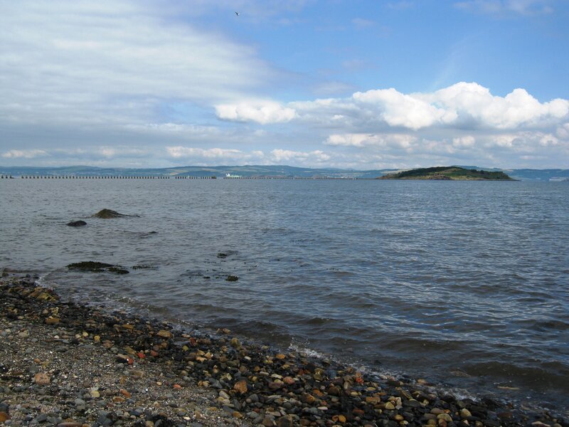 Cramond Island - Cramond Island viewed from the mainland (© gnomonic @ Wikipedia)