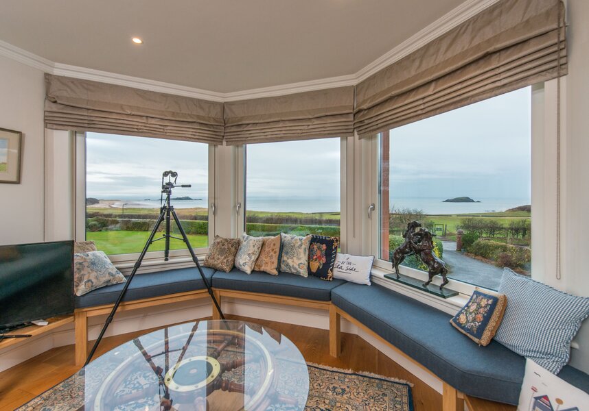 Broadsands View - living area