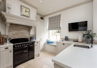 The Raeburn Residence - kitchen