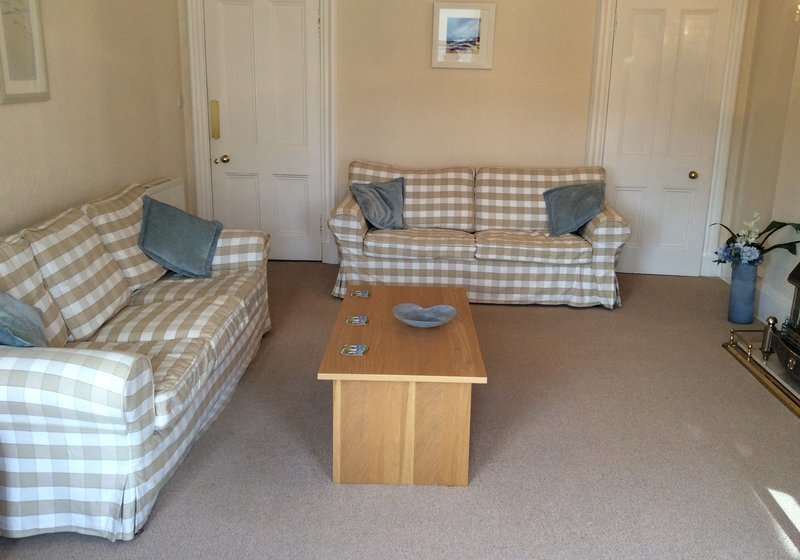 Spacious 2 bedroom holiday apartment in North Berwick just across from the beach - Sitting room with a sea view from the corner window (© Coast Properties) Spacious 2 bedroom holiday apartment in North Berwick just across from the beach - Sitting room with a sea view from the corner window (© Coast Properties)