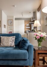 Cosy Lounge for University Graduates