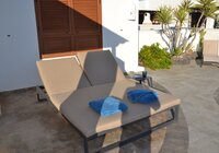 Relax on the 2 person sunbed