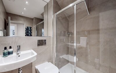 34-web-or-mls-242 West George Street Clyde_34 - Minimalist, modern bathroom for your comfort