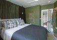 Spacious Bedroom for University Graduates