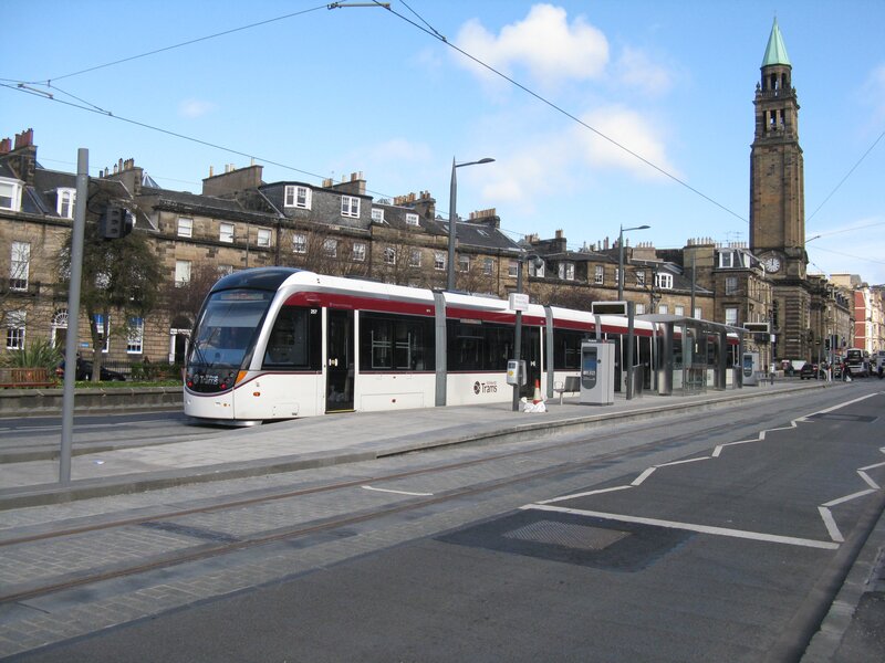 West End tram stop, Edinburgh (© M J Richardson on Wikipedia)