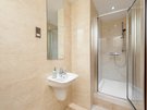 Holyrood Road 9 - En-suite shower room with walk in shower