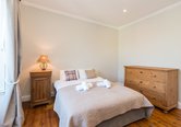 Chic Bedroom in a Corporate Rental in Edinburgh