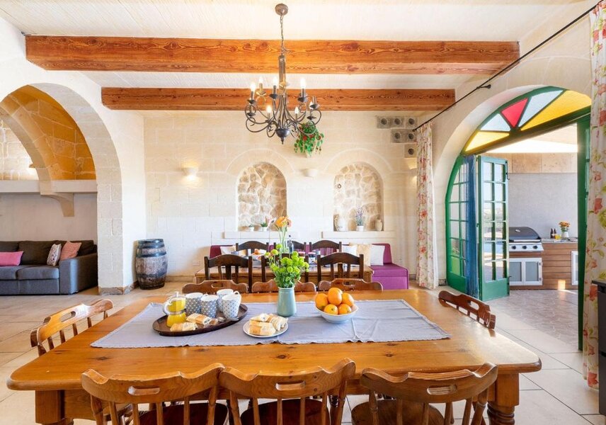 Dining Close