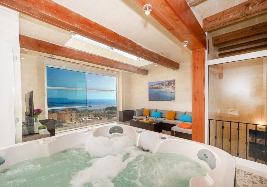 Jacuzzi Close