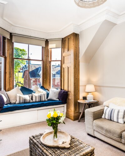 GILLIAN THE NEUK 23.04.26-20 - Stylish family living area with Victorian features and natural light in centrally located North Berwick holiday apartment.