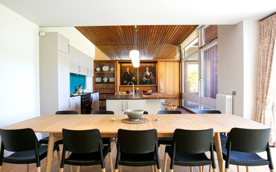 Formal Dining Area for Memorable Gatherings - A sophisticated dining space adorned with historical portraits, ideal for celebratory dinners, corporate meetings, or intimate wedding receptions.​