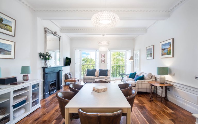 North Castle Street Residence - Elegant 3 bedroom, 3 bathroom holiday home in Scotland's capital city (© innerCityLets) North Castle Street Residence - Elegant 3 bedroom, 3 bathroom holiday home in Scotland's capital city (© innerCityLets)