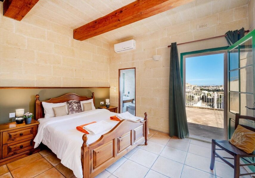 Double Bedroom with Balcony
