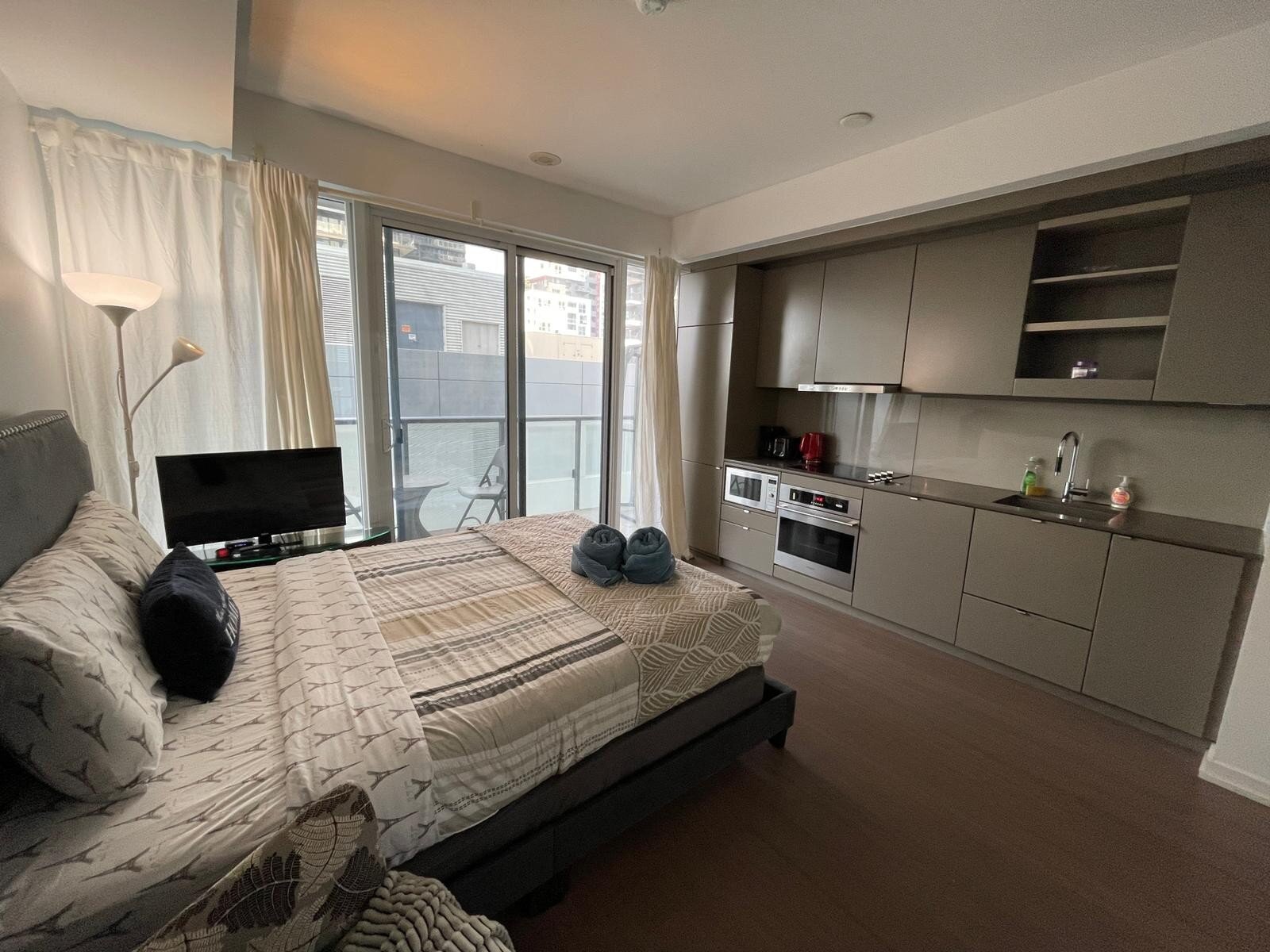 Luxury Condo Studio on Peter St Downtown Toronto