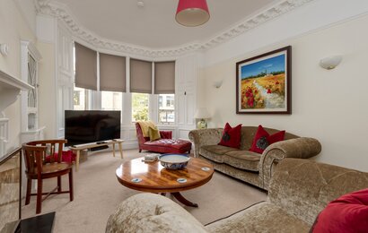 Lauderdale_Street-006 - Spacious and bright living room with bay window in Edinburgh rental