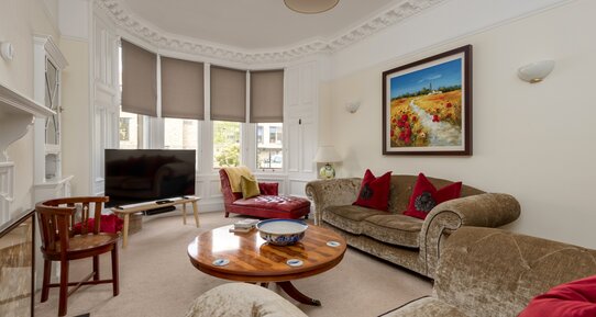 Lauderdale_Street-006 - Spacious and bright living room with bay window in Edinburgh rental