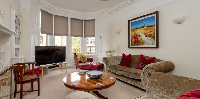 Lauderdale_Street-006 - Spacious and bright living room with bay window in Edinburgh rental Lauderdale_Street-006 - Spacious and bright living room with bay window in Edinburgh rental
