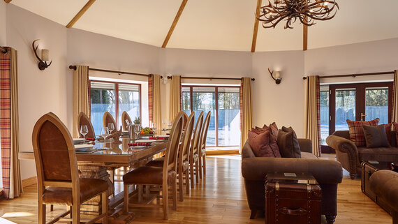ROUNDEL7537DiningLivingArea